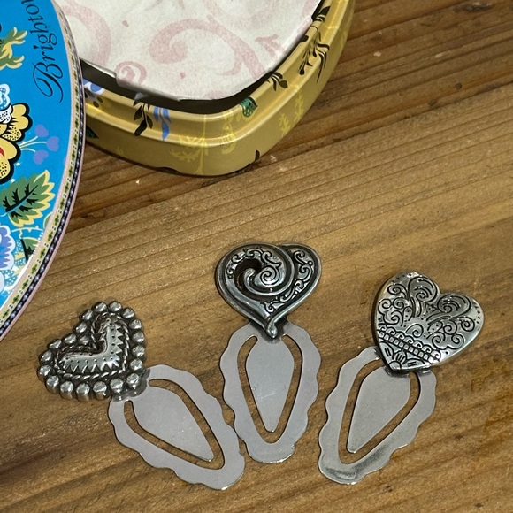Brighton Heart Floral Tin Box with 3 Silver Heart Pagemarkers/Bookmarks - Picture 5 of 11